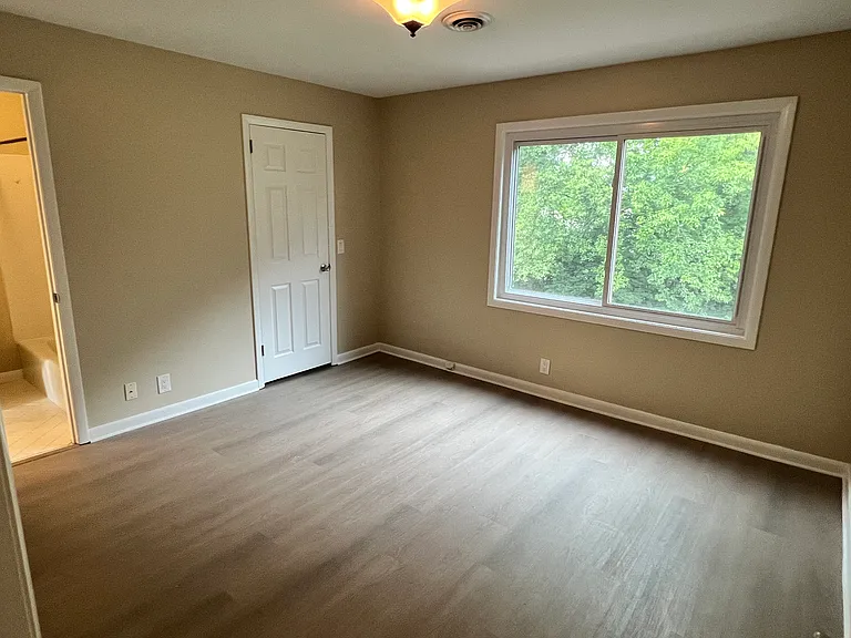 110 Doral Ct — Photo 18