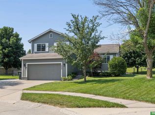 20919 Maple Cir, Gretna, NE 68028