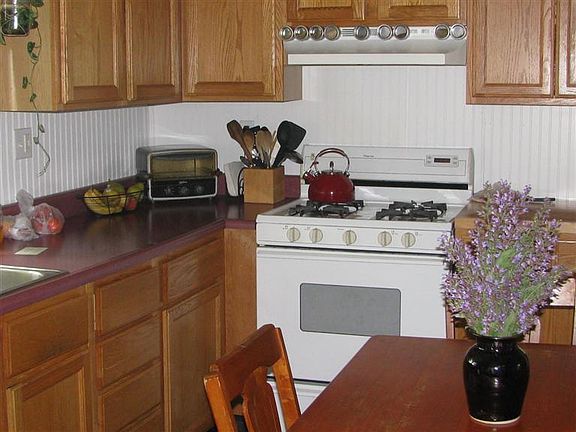 4th image of 501 E 5th St