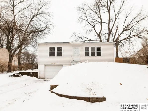 7525 Lillian Ave, La Vista, NE 68128