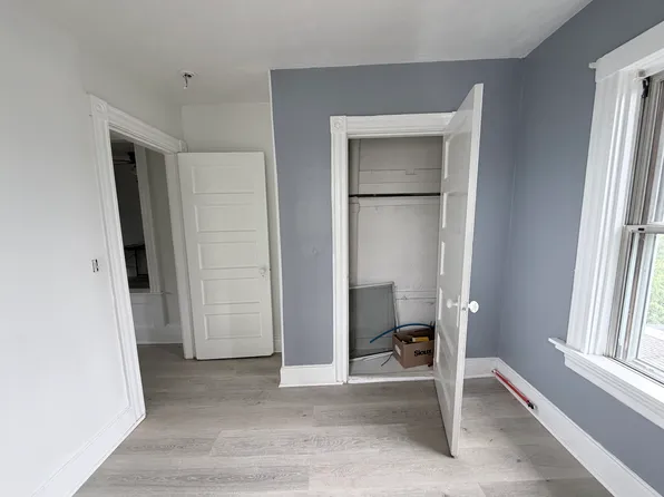 118 Chaplin St Floor 3, Pawtucket, RI 02861
