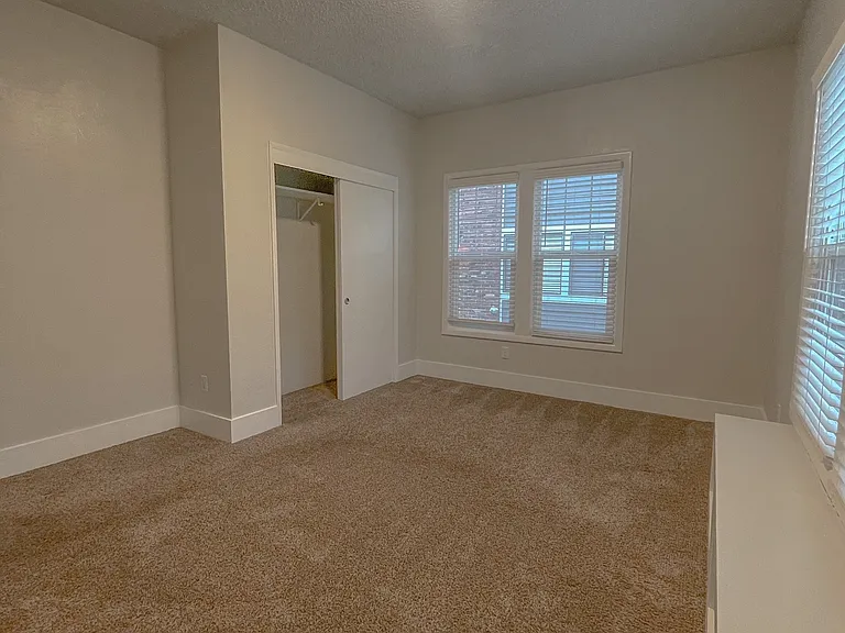 709 N I St #11 — Photo 11