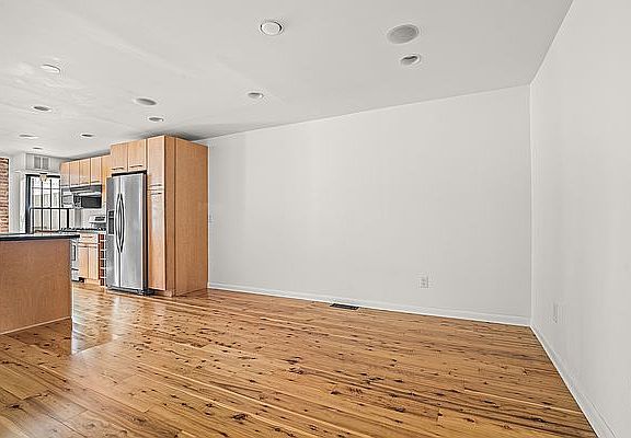 4th image of 834 Lincoln Pl #1