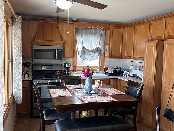 3rd image of 22 Arrowhead Dr