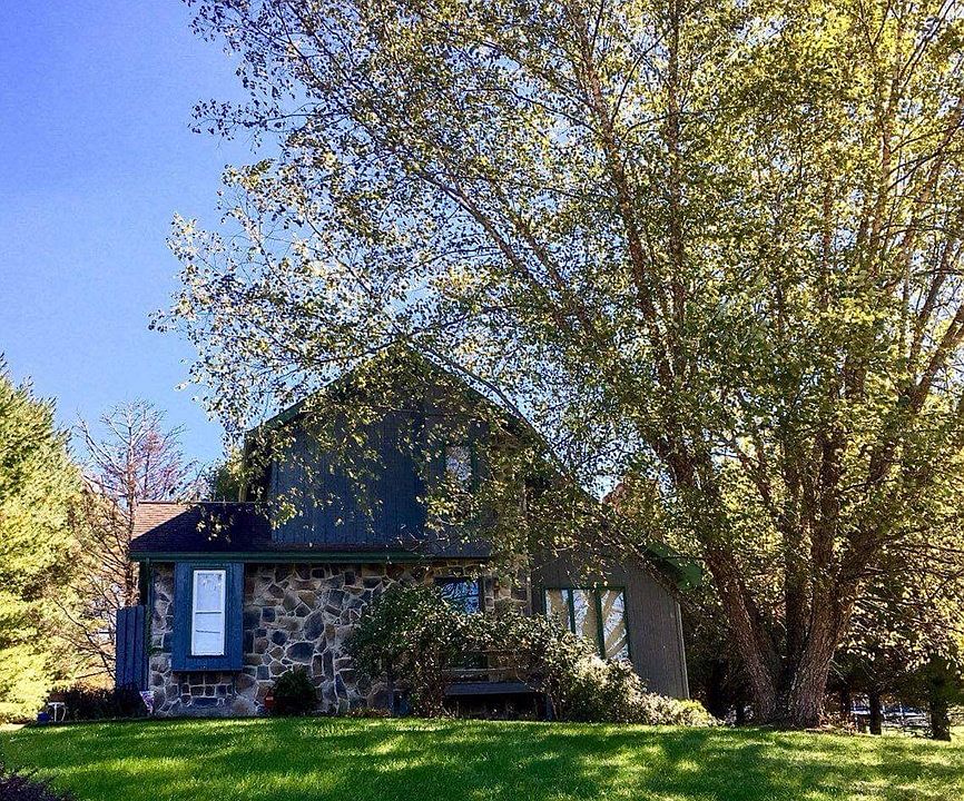 2nd image of 112 Sherry Ln