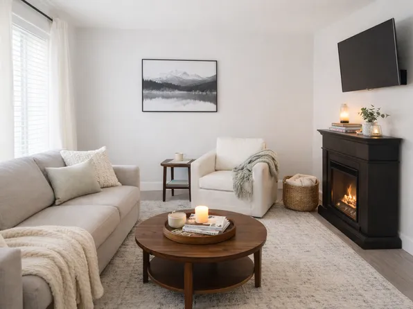 368 S 4th Pl, Manzanita, OR 97130