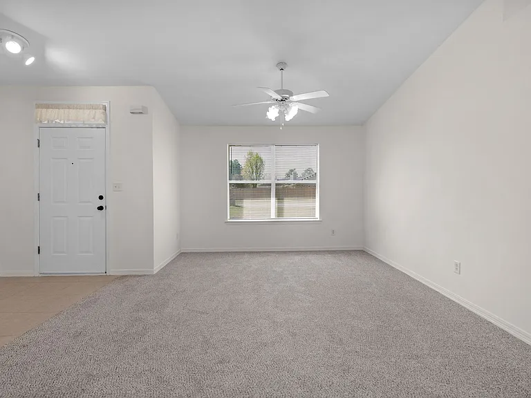 9568 Brentwood Blvd — Photo 3
