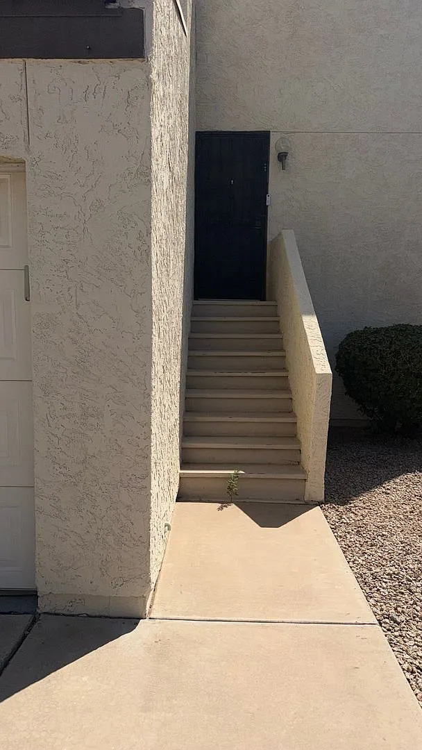 Spacious Towhhouse with Sautillo Tile — Photo 2