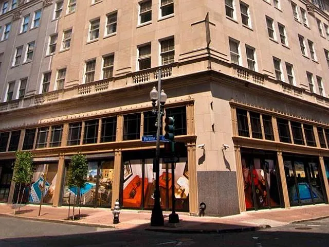 Gravier Place Apartments — Photo 9