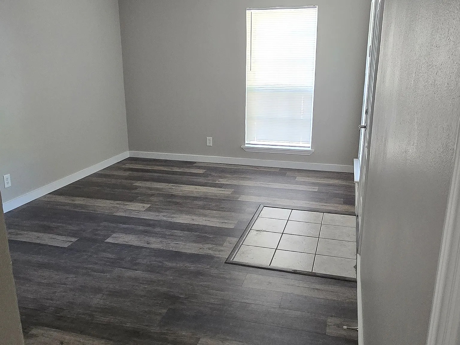 3 bed, 918 sqft, $1,595 — Photo 1