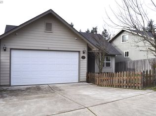 915 Kristen Way, Cottage Grove, OR 97424