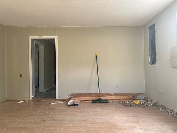 5th image of 318 Oakland St