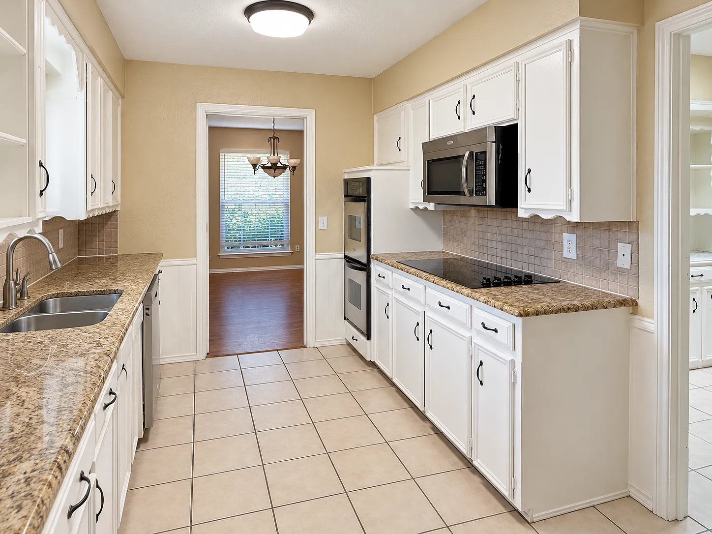 3 bed, 2443 sqft, $2,700 — Photo 3