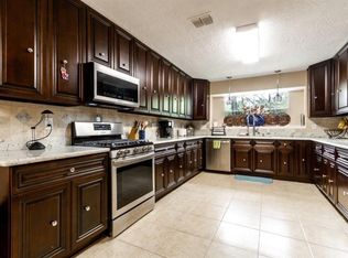 813 Glen Hollow Ct, Conroe, TX 77385