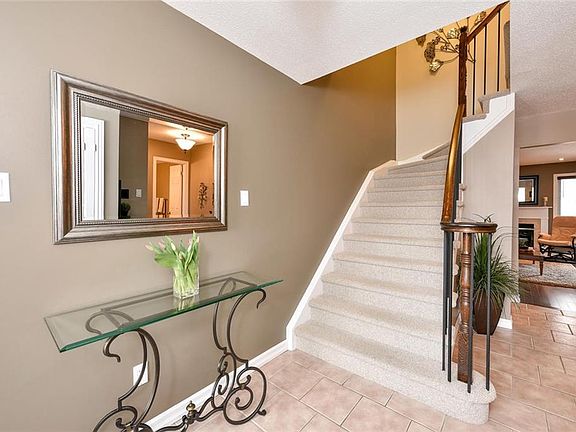 3rd image of 153 Bridlewood Dr #1