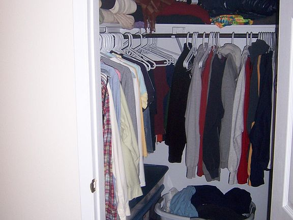 Bedroom walk-in Closet