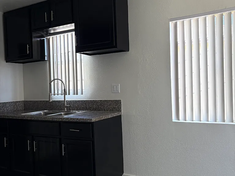 6214 Heliotrope Ave #F — Photo 5
