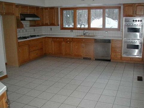 5th image of 2062 Newbury Dr