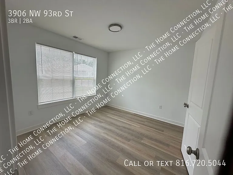 3906 NE 93rd St — Photo 2