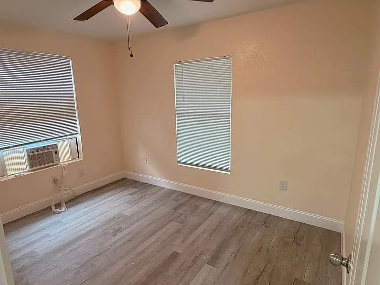 608 Poplar St — Photo 11