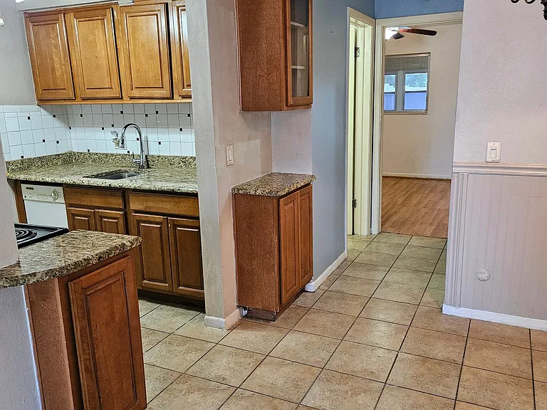 2344 Shelley St #7 — Photo 2