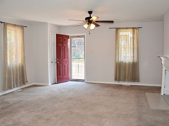 1st flr apt living room