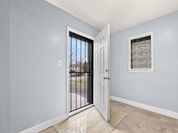 4th image of 3158 Hickory St