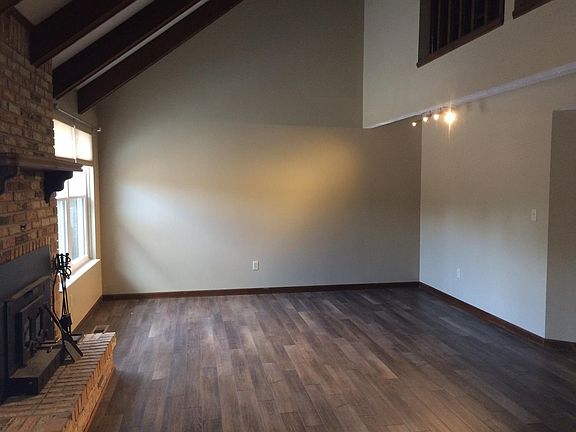 3rd image of 631 Buttercup Ave