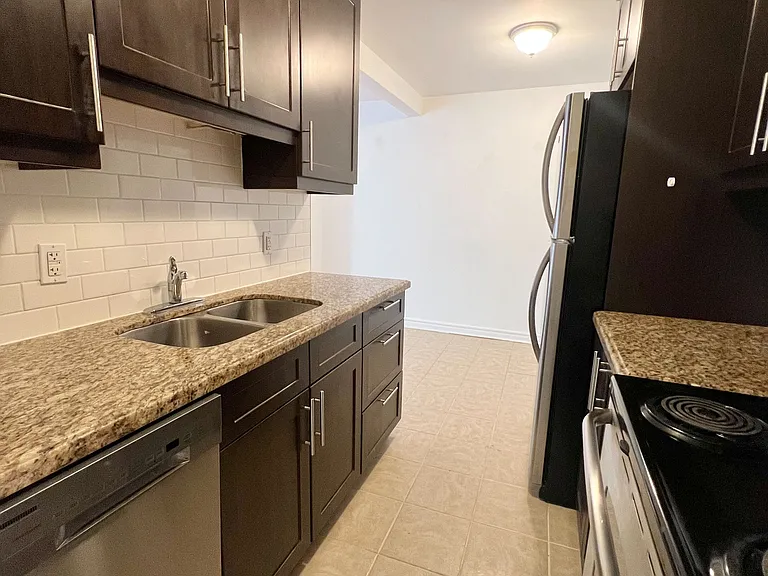 640 Davenport Rd #304 — Photo 3