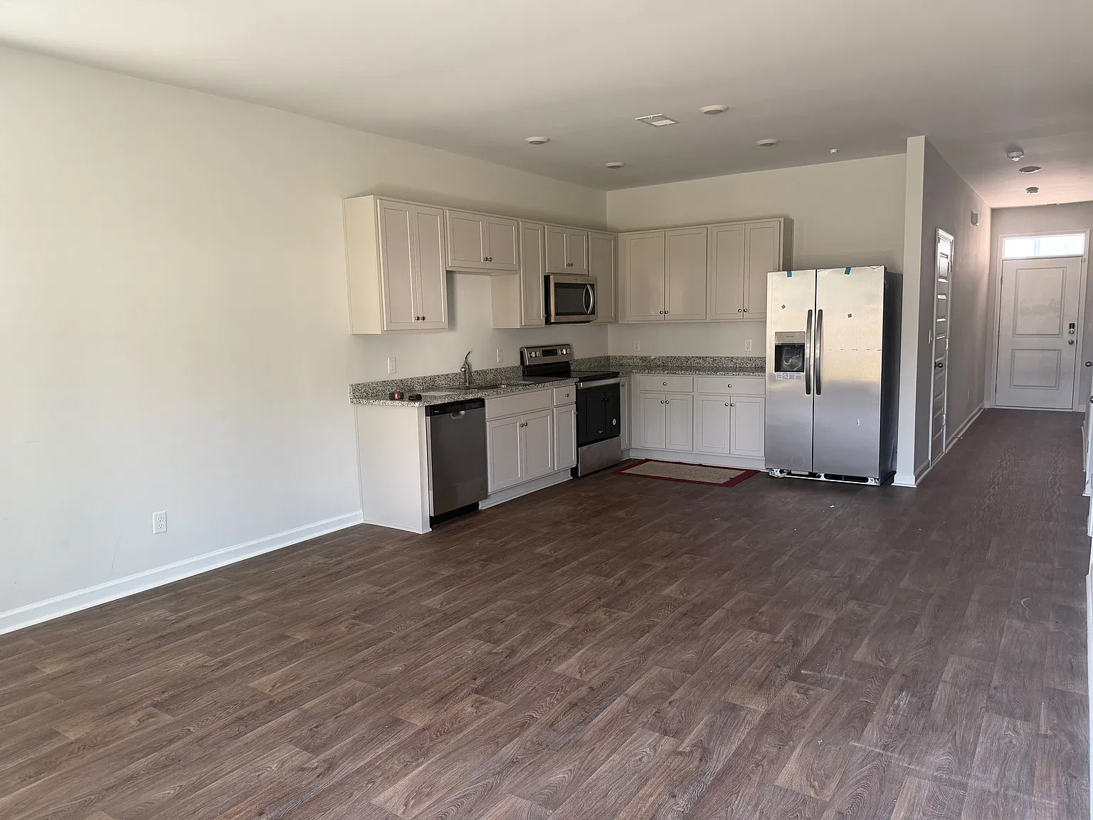 3 bed, 1183 sqft, $1,895 — Photo 2