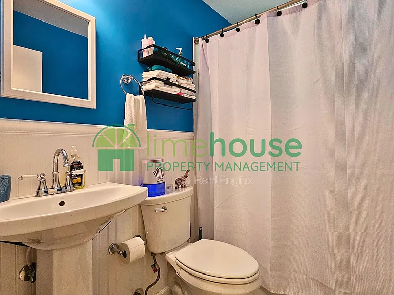 840 W 43rd St #B — Photo 17