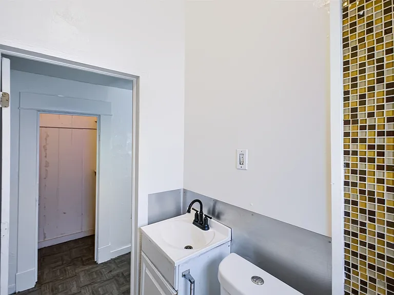 928 E Corona St — Photo 31