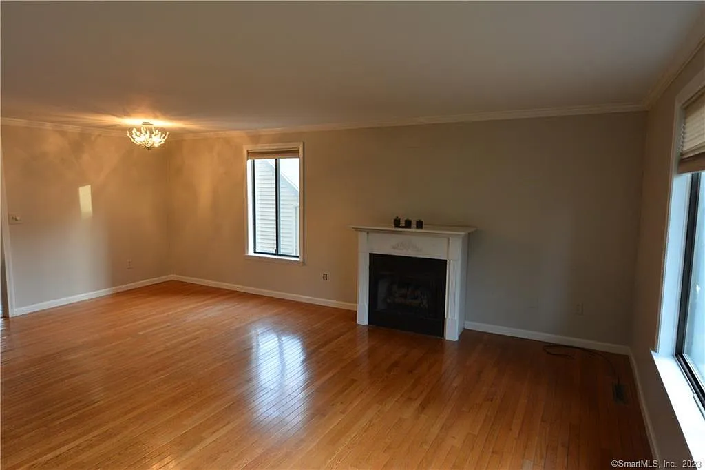 3 bed, 2.5 bath, 1686 sqft, $2,990 — Photo 4