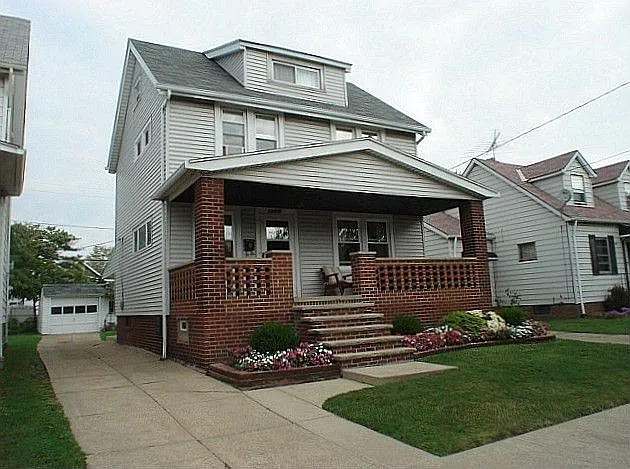 18905 Arrowhead Ave photo 1