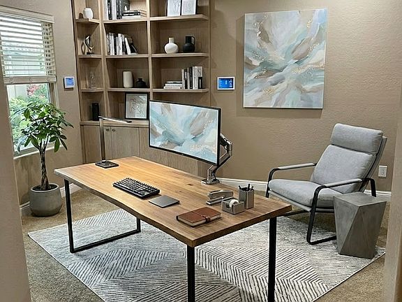 study/bonus room off entry
(could be living room, formal dining...)