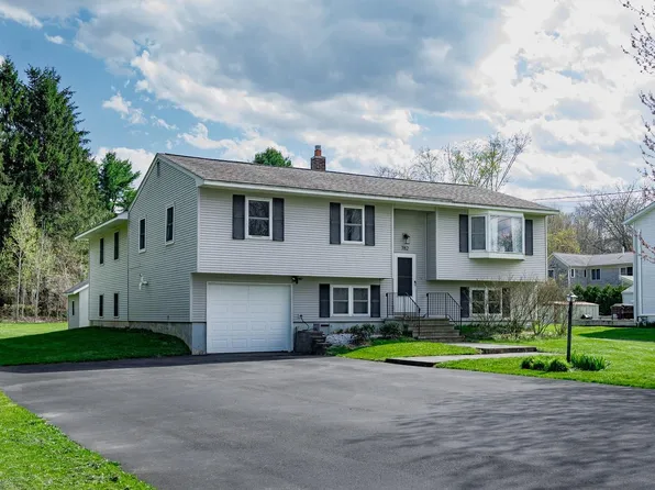 782 Falls Road, Shelburne, VT 05482