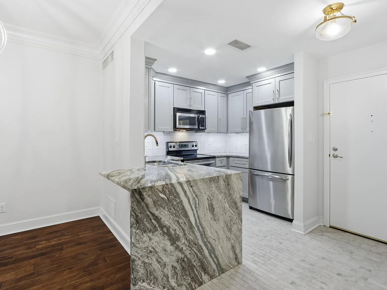 1 bed, 1.0 bath, 820 sqft, $1,950 — Photo 4