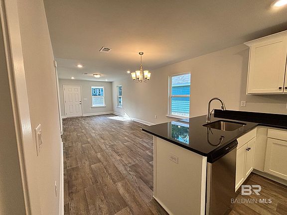 4th image of 72 Summer Oaks Dr