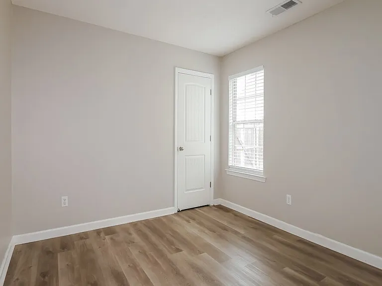 80 Tate Dr — Photo 13