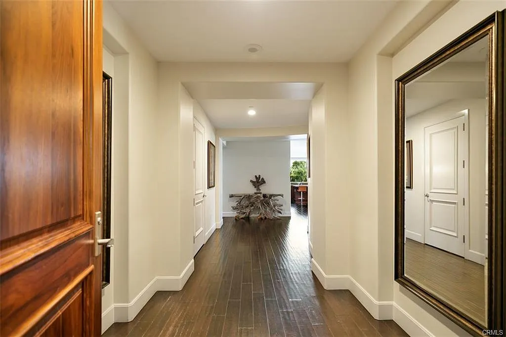 2 bed, 2.5 bath, 1847 sqft, $5,475 — Photo 3