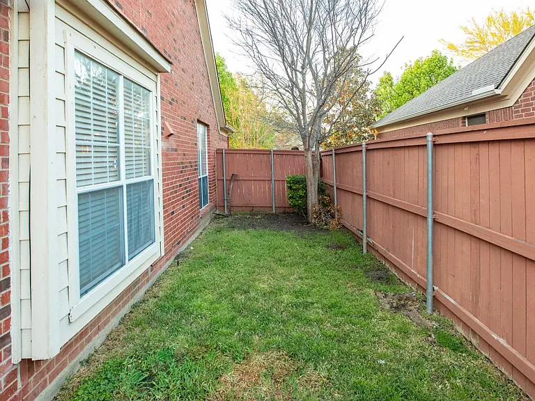 206 Howley Ct — Photo 22