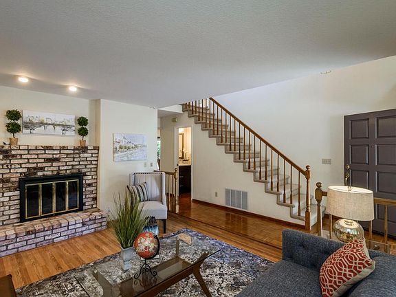 2nd image of 1215 Chantel Way