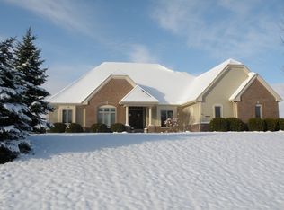 S52W25092 Sage Ct, Waukesha, WI 53189