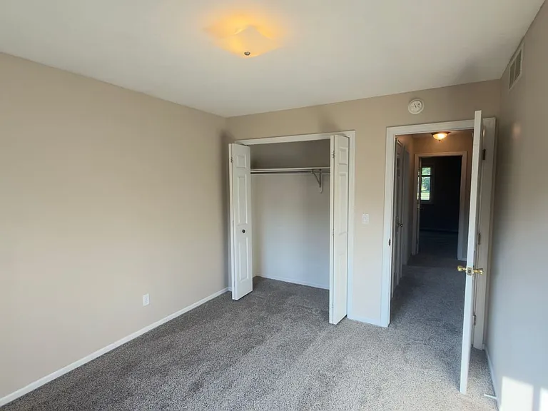 4441 Hillrise Ct NE — Photo 10