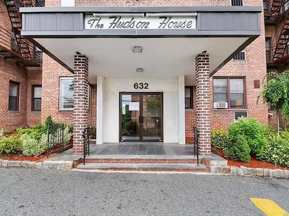 632 Warburton Avenue #4L, Yonkers, NY 10701