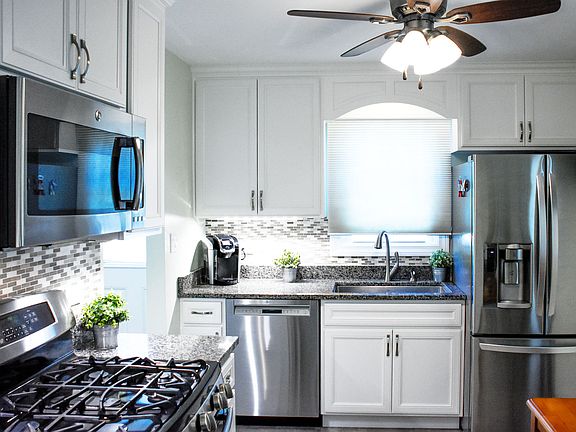 2nd image of 1006 N Hickory Ave