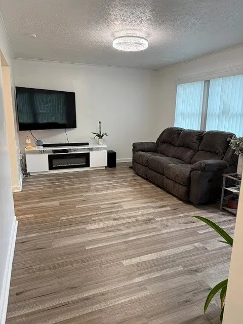 3 bed, 1056 sqft, $2,650 — Photo 2
