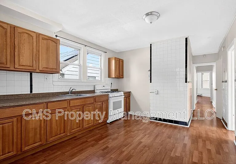 49 Welland Ave #2 — Photo 18