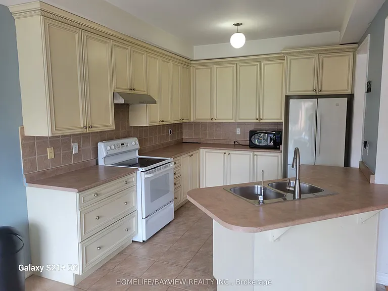 18 Asner Ave — Photo 2