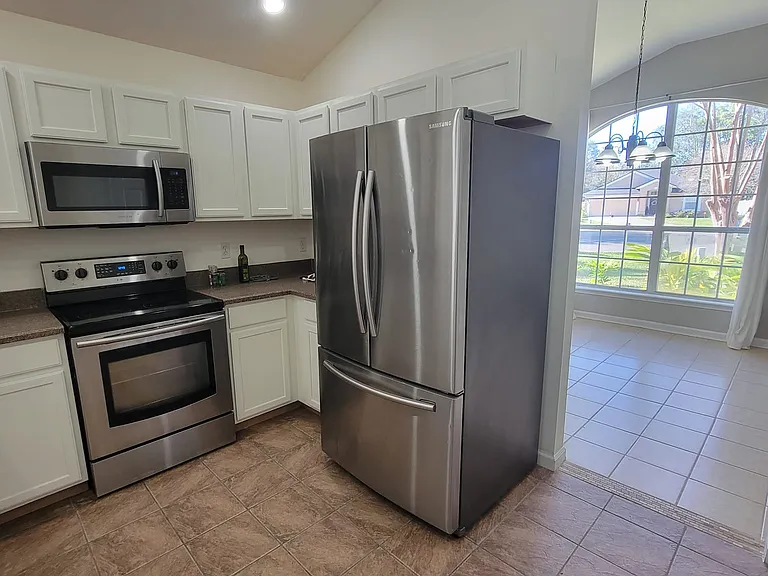 512 Silverbell Ct — Photo 4